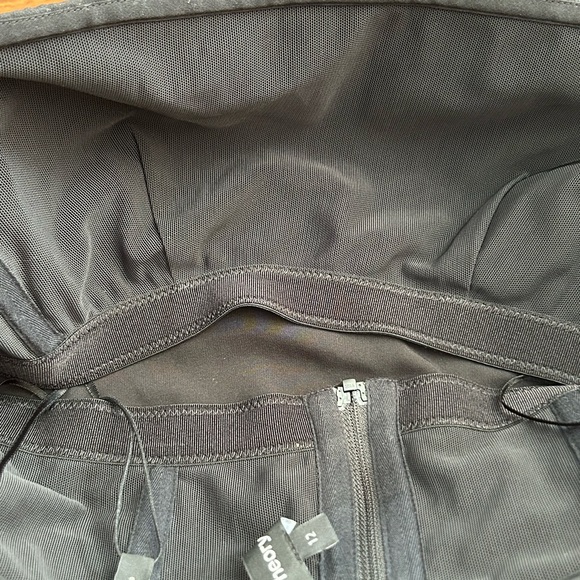 New Theory Women’s Laureema Black Mosaic Size 12 Silk Off Shoulder Puff Sleeve - Picture 9 of 12